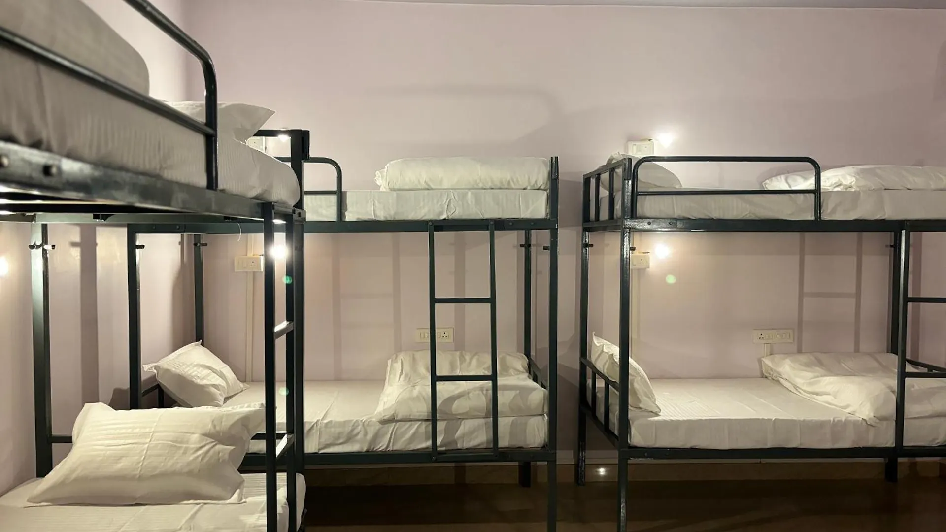 Dormtales Hostel Varanasi Hindistan