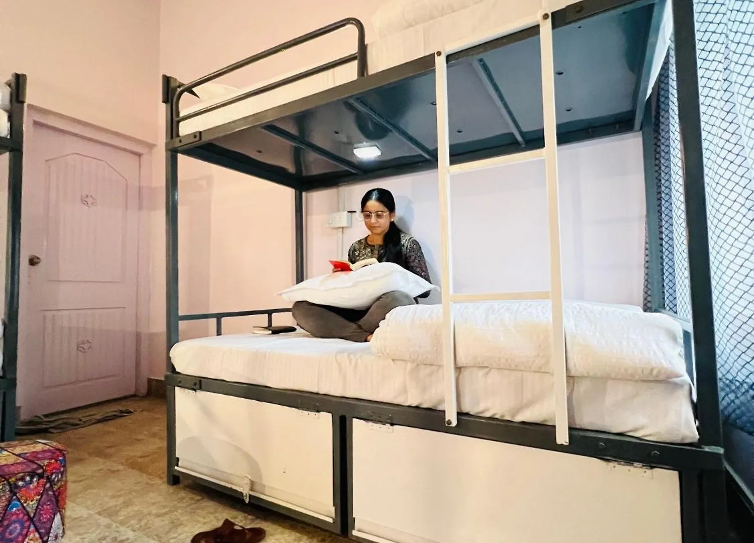 Dormtales Hostel Varanasi Hindistan