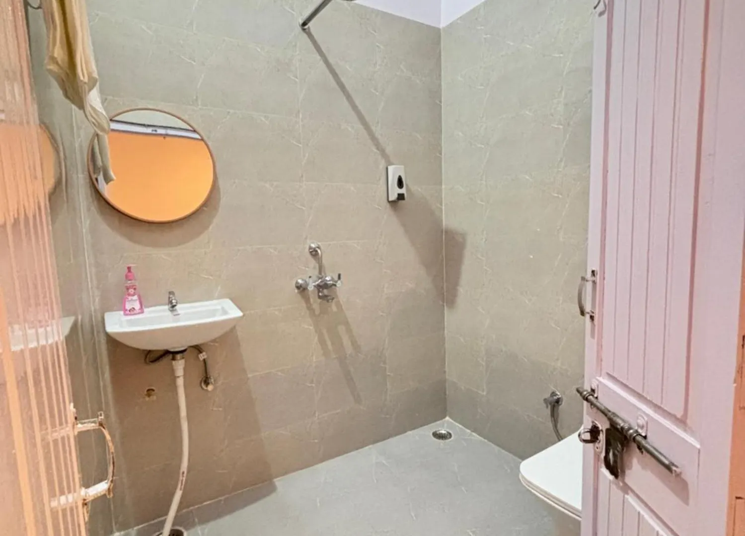 Dormtales Hostel Varanasi Hindistan
